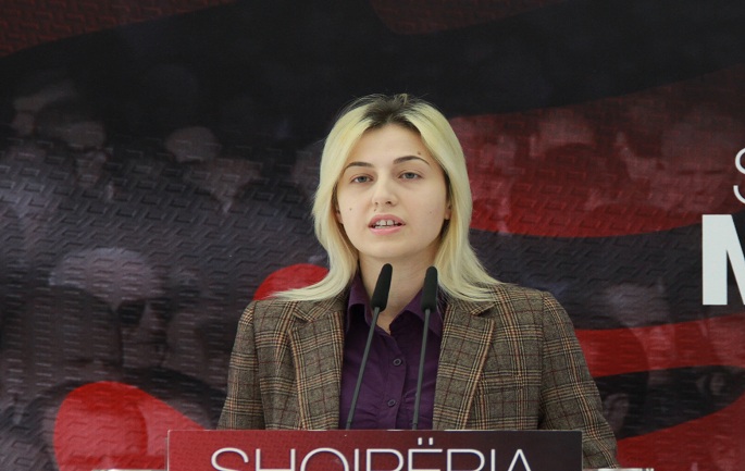 Rrëfehet zëdhënësja e PD-së: Pse frikësoheshin prindërit e mi kur flisja kundër ish-ministrit Tahirit