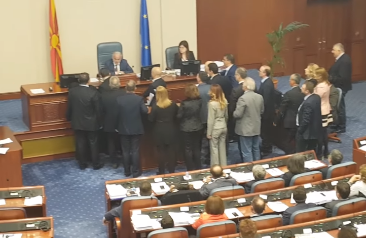 Media greke: “Shqipëria e Madhe” rrezikon kokat e Gruevskit dhe Zaevit