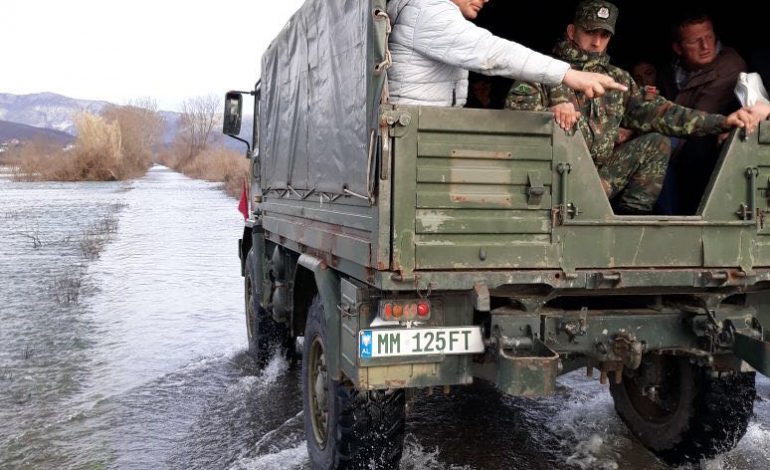 Përkeqësohet situata nga përmbytjet në Shkodër, disa familje të bllokuara nga uji. Zonat më problematike
