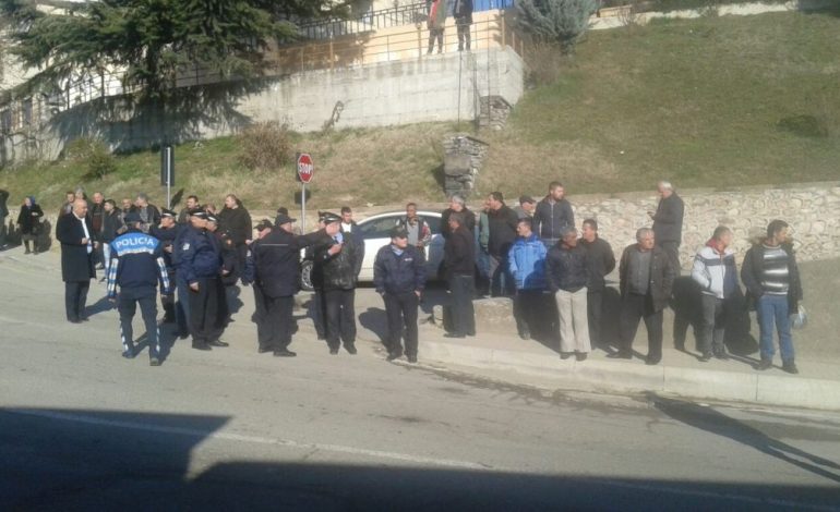 SHERRI ME HUNJ NE BASHKINE E DIBRES/ Dorëhiqet Drini Mataj, nuk iu miratuan propozimet në administratë