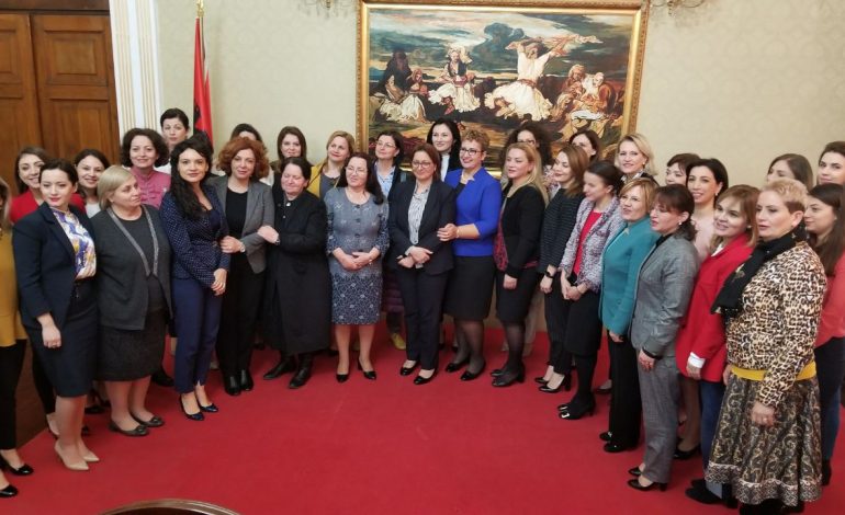 Deputetja e PD-së zgjidhet kryetare e Aleancës së Grave (EMRI)