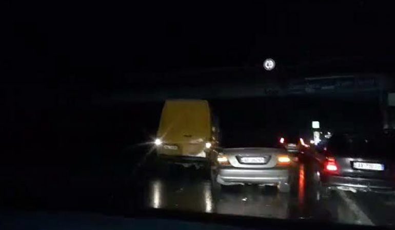 E FUNDIT/ Del nga rruga motori në Shkodër, dy të rinj aksidentohen rëndë (EMRAT)