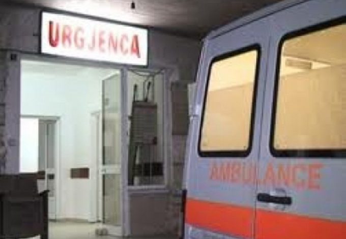 E RËNDË/ I mituri nga Tirana dërgohet me urgjencë në spital, u gjet në banesë i dehur