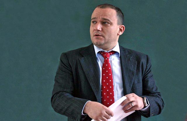 Ish-deputeti i PS tregon një histori dhe bën ironi me LGBT: Mu kujtua se sa po vuajnë