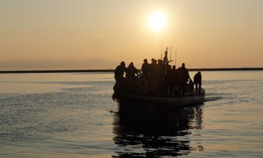 Anija me emigrantë fundoset në Greqi, mbyten 14 vetë, mes tyre edhe fëmijë