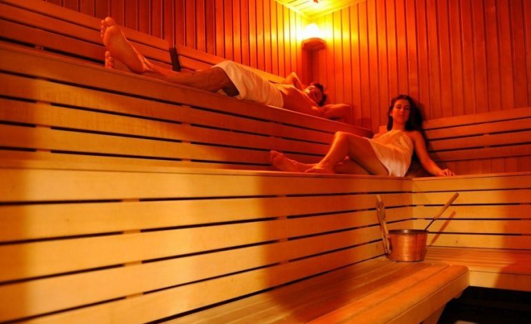 Përfitimet për shëndetin nga sauna e thatë ose e lagur