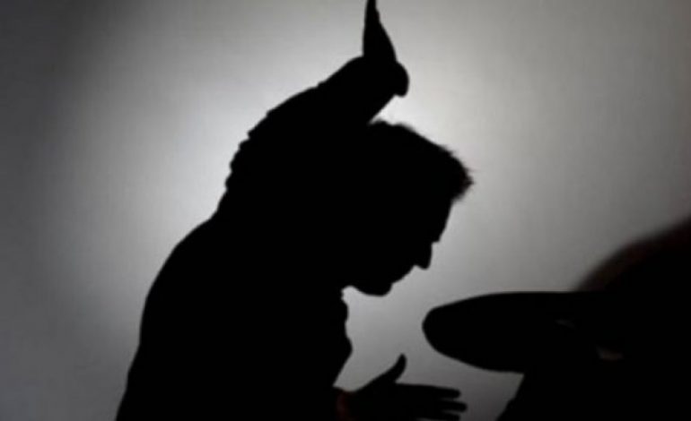 Babai shqiptar mëson se vajza ishte në lidhje me një serb, ajo që bën është shokuese