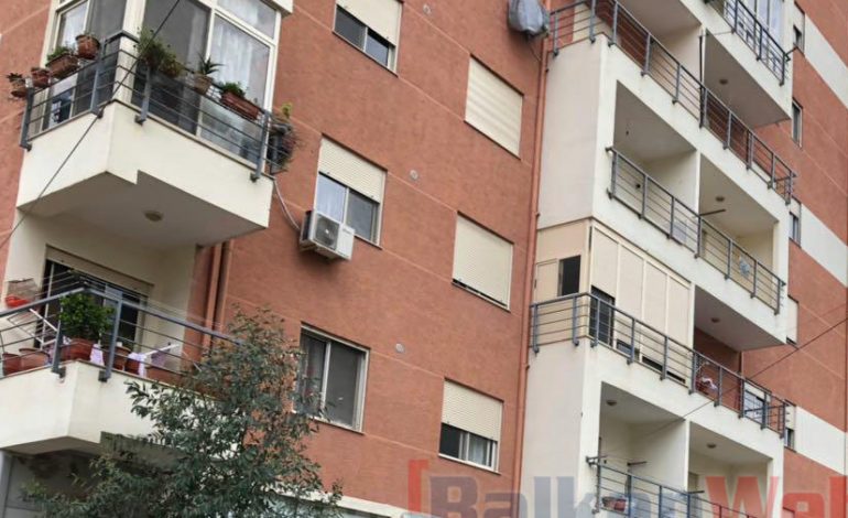 Çfarë iu gjet njërit prej grabitësve në shtëpi, dëshmia e gruas: Ja ku fjeti mbrëmë