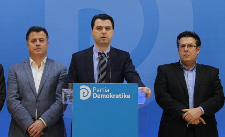 Taksa në “Rrugën e Kombit”/ Basha-Ramës: Pezullo tarifën 5 euro. Tërhiqe policinë nga qyteti i Kukësit