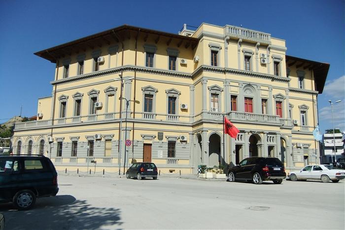 Vijojnë largimet, 4 këshilltarë të LSI në Vlorë kalojnë me PS/ Ikim, pasi mbrojti PD për lobimin rus