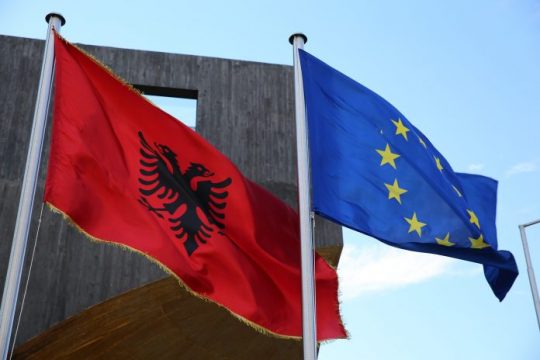 Faqja zyrtare e Brukselit: BE sinjalizon hapjen e NEGOCIATAVE për anëtarësimin e Shqipërisë këtë verë
