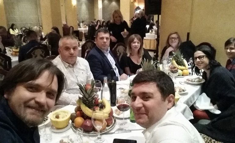 Sherri Artan Hoxhës me Sali Berishën zbret në rrjet. Bled Koka: Mos u zi me tropojanët, se… Kundërpërgjigja e gazetarit (FOTOT)