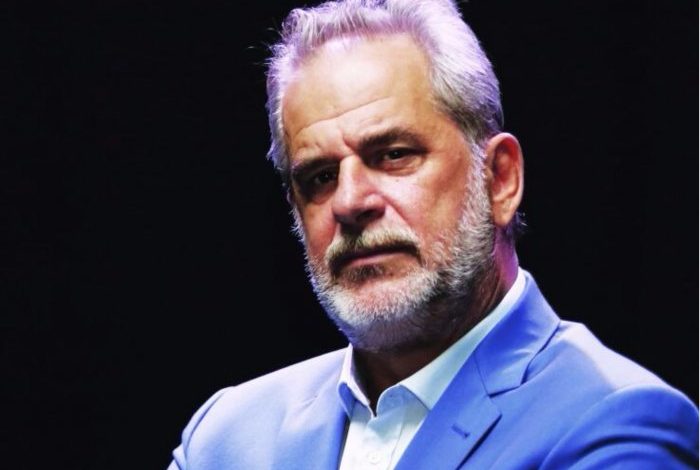Artur Zheji “donzhuan”: Kam qenë në kontakt me femra të rrezikshme dhe seksi, gruaja ime ka durim me mua. Ndihemi akoma…