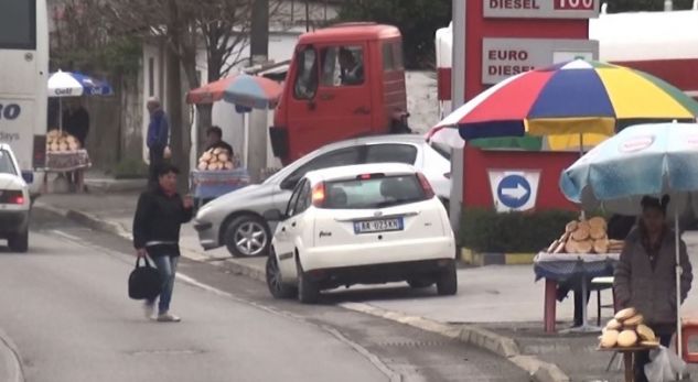 NDODH NË ELBASAN/ “Nga halli e kemi, ç’të bëjmë?! Të rrezikosh jetën për ballokumet