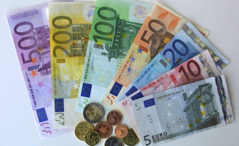 Pritej ndryshim, por euro shënon prapë rënie. Ja me sa u këmbye sot