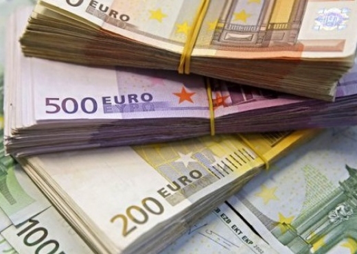 Nuk ka të ndalur RËNIA/ Euro vendos rekord të ri, zbret në 129 lekë