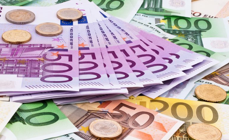 Pse EURO po shkon në pikiatë në Shqipëri/ Eksperti: Ka shumë cash dhe…
