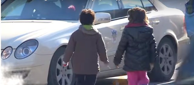 Dënohet me burg 46 vjeçari/ Nxirrte fëmijët për të lypur, edhe pse vetë ishte i PUNËSUAR dhe… (VIDEO)