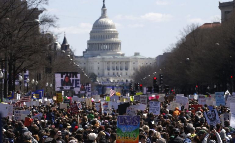 “KURRË MË”/ Nxënësit amerikanë protestojnë kundër MASAKRËS së Floridës