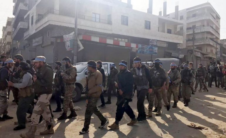 Ngrejë flamujt turq/ Marrin kontrollin e plotë në rajonit Afrin