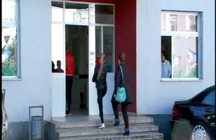 Fruthi po tërhiqet, ulet numri i të prekurve javën e fundit. Vendi ende me epidemi gripi