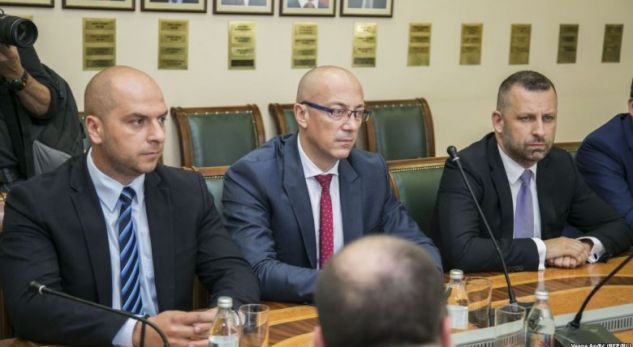 Kërcënimi për largimin nga Qeveria e Kosovës, Lista Serbe flet me Beogradin dhe…
