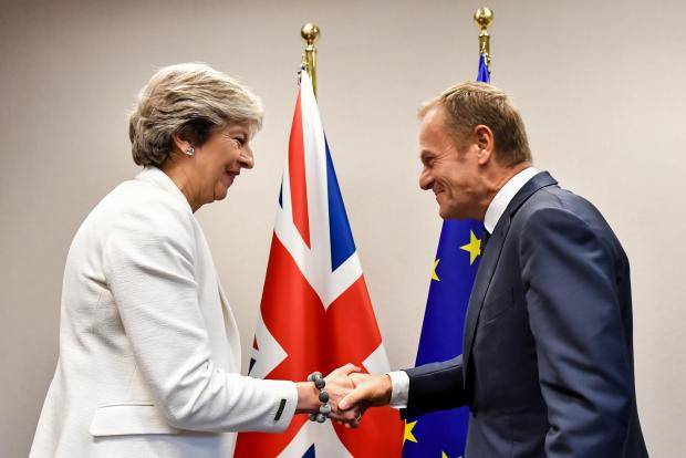May takon Tuskun, përpara fjalimit të madh për Brexit-in
