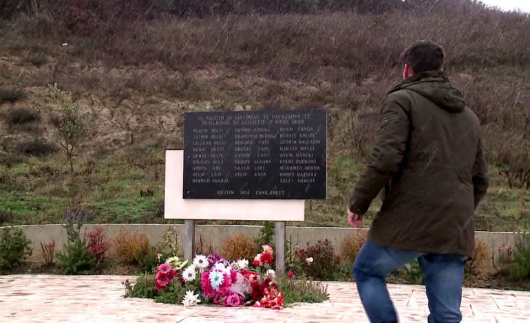 Kaluan 10 vjet nga tragjedia e Gërdecit/ Familjarët e viktimave kërkojnë drejtësi: Duam një dritare jeshile