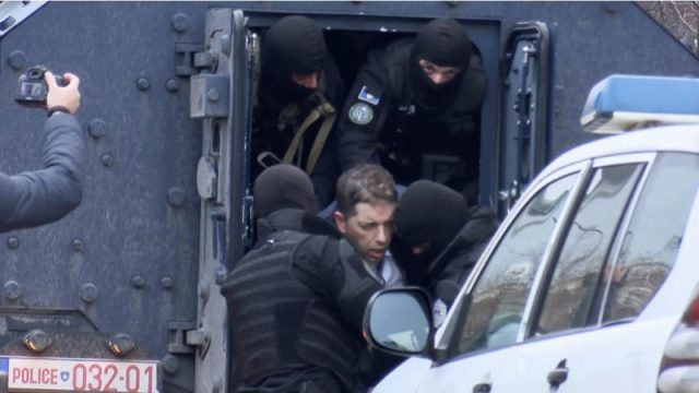 BBC: “Lufta” e së hënës në Kosovë u inskenua nga Prishtina dhe Beogradi