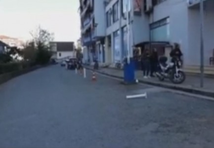 U grabit para bankës, përfundon në spital. Dëshmia: Ja sa para kisha në qese