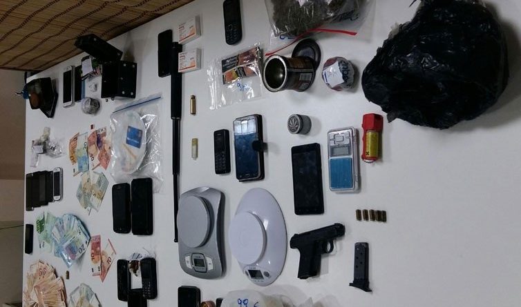 Trafik DROGE nga Shqipëria në Greqi/ Arrestohen 12 persona, mes tyre një polic