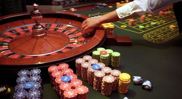 Pasi humbën të gjitha lekët, dy persona shkatërrojnë kazinonë në Tiranë