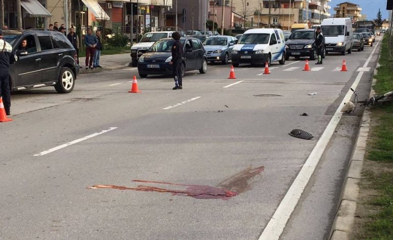 PAMJE TË RENDA nga aksidenti në Vlorë/ Viktima i shtrirë në tokë, kurse autori… (VIDEO)