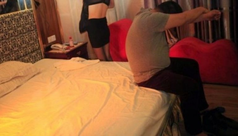 Gracka e banakierit SHQIPTAR/ Si e drogoi dhe përdhunoi kamarieren minorene. Derisa kamera i zbuloi edhe një krim tjetër…