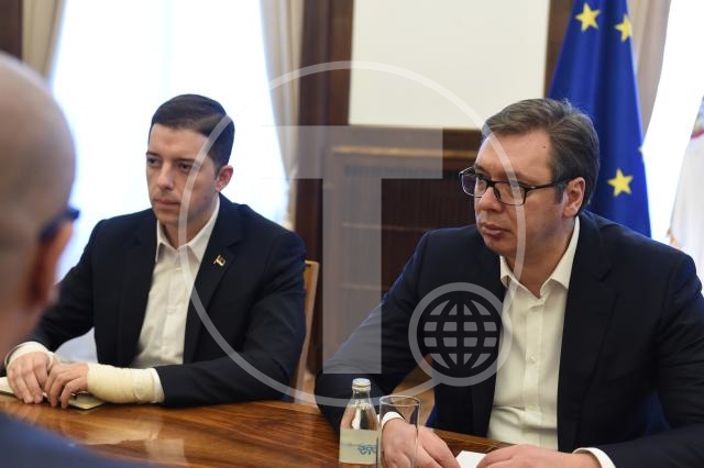 “Më rrahën si qen”, Gjuriç para mediave me dorë të fashuar. Deklaratë të fortë në emër të serbëve