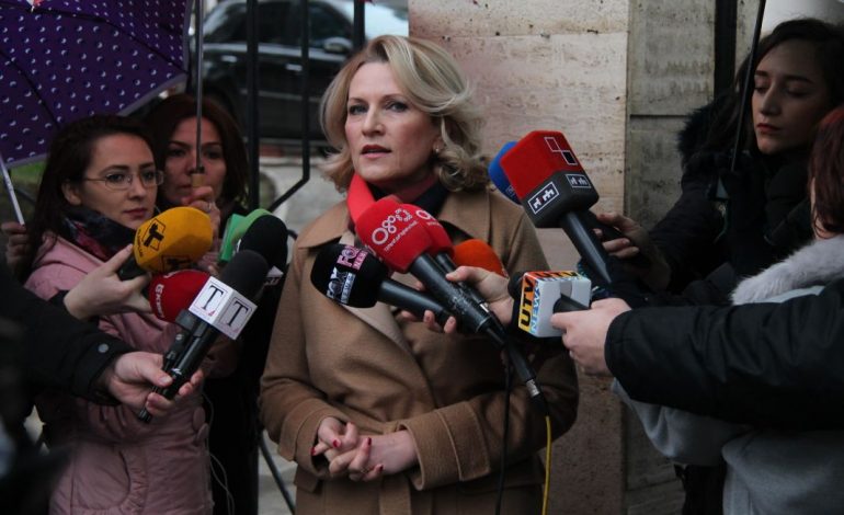 A u diskutua emri i Artur Meçollarit me Metën? Flet ish-ministrja e Mbrojtjes