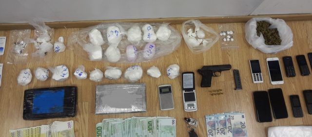 Goditet organizata kriminale në Greqi/ Arrestohen 3 shqiptarë me 4 kilogram kokainë