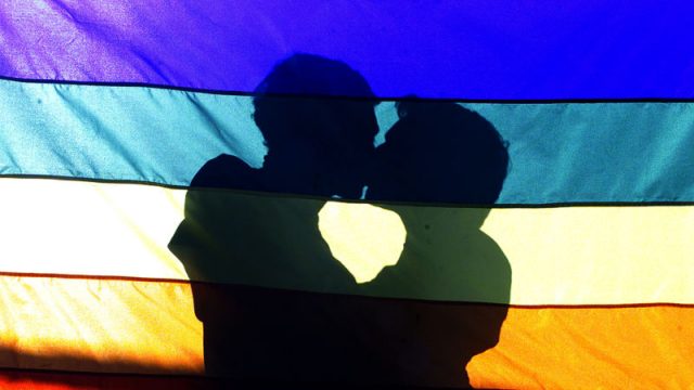 LGBT i kërkon sqarime PD-së: A mendoni se homoseksualizmi është ..