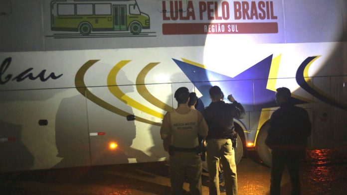 Sulmohet me armë zjarri eskorta e ish-presidentit të Brazilit