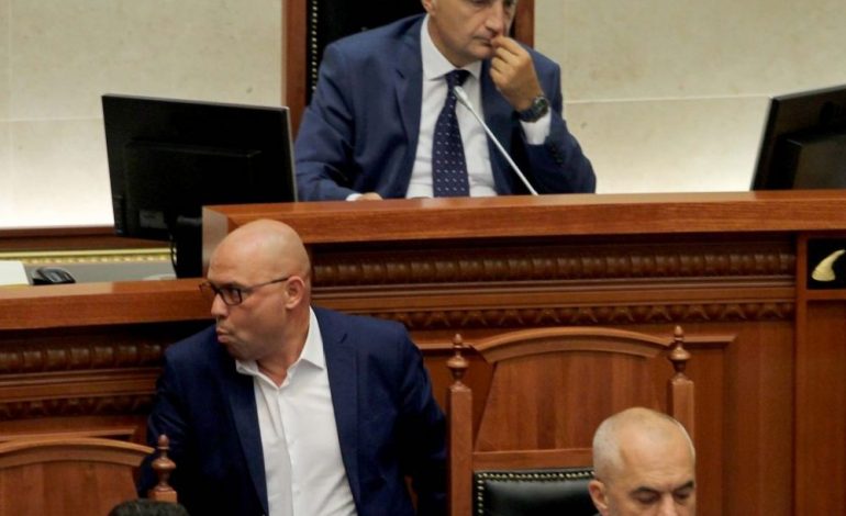 Ish-ministri i LSI-së i kthehet Monikës dhe Bashës: Jemi shumë keq, s’kemi asnjë kandidat. Këta kujtojnë se
