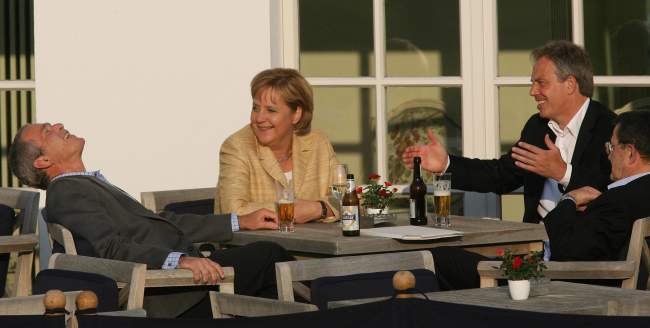 Të tjerët shkojnë e vijnë, Merkel qëndron si shkëmb