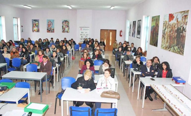 “Mësues për Shqipërinë”/ Shanset për t’u punësuar me testin e ri, çfarë përmban dhe datat e provimit