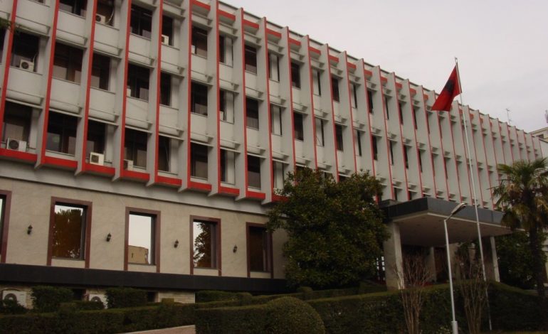 “Sherri” me vendet e PARKIMIT/ Reagon Ambasada shqiptare në Hagë: Ja e vërteta