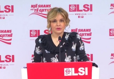Vijon “FURTUNA” në LSI/ Këshilltarët e Skraparit bashkojnë votat me PS-në