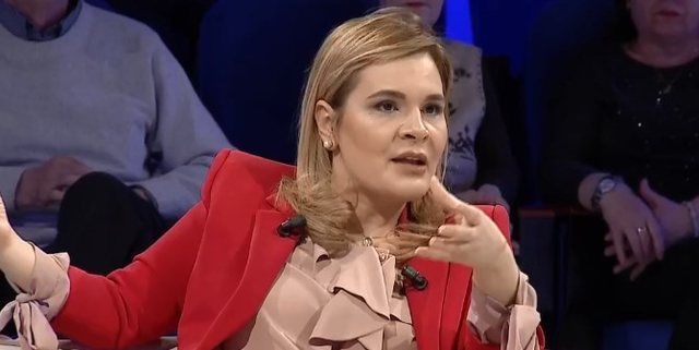 FOTO/ Kryemadhi denoncon profilin e rremë të vajzës së saj Era Meta: Kush merret me fëmijët e mi….