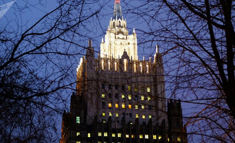 HAKMARRJA RUSE/ Moska DËBON 60 diplomatë amerikanë