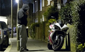 RASTI I KATËRT SOT/ Grabitet një tjetër person në Tiranë. I marrin çantën dhe motorin, por…