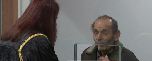 KRIMI MAKABËR NË FIER/ Dalin pamjet. Namik Velaj, 76-vjeçari që mbyti gruan me litar, te Krimet e Rënda (VIDEO)