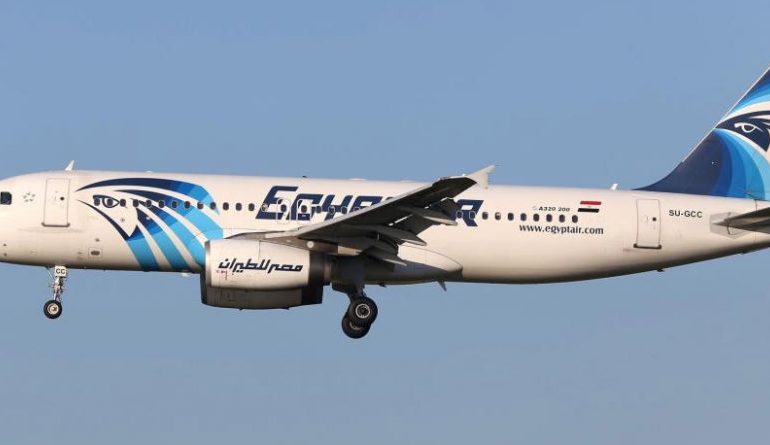Momente paniku në avion, pasagjeri sulmon ekuipazhin