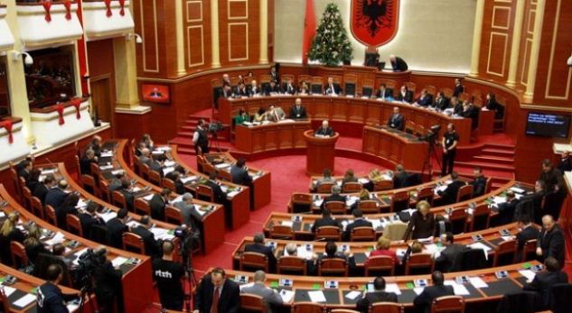 Zbardhet DOKUMENTI për ndryshimet në kodin e etikës për deputetët e Shqipërisë (VIDEO)